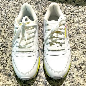 Reebok classic white leather sneakers women’s size 6